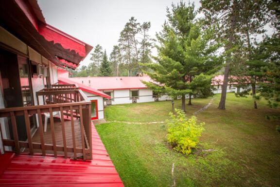 Northern Pine Inn Hayward Ngoại thất bức ảnh