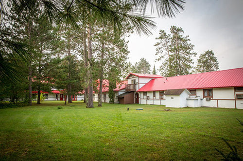 Northern Pine Inn Hayward Ngoại thất bức ảnh