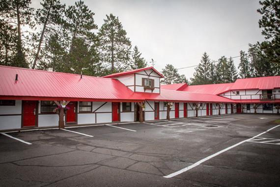 Northern Pine Inn Hayward Ngoại thất bức ảnh