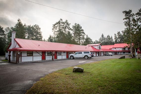Northern Pine Inn Hayward Ngoại thất bức ảnh